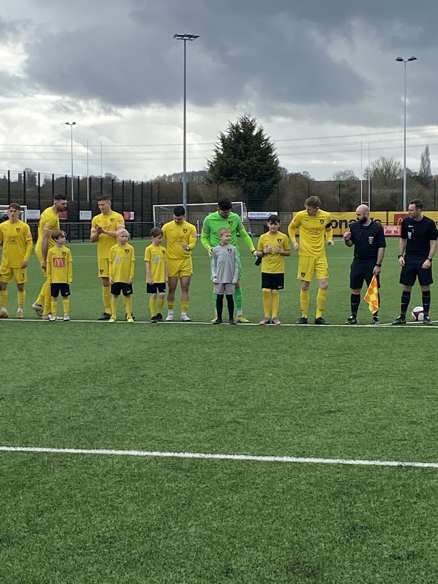 KimH441's tweet photo. @HarbTownFC  Thank you for making the Royals mascots for todays game! Fantastic result despite the bad weather. And thank you for the lovely gifts 🐝🐝🐝 https://t.co/lrFORxOKVd