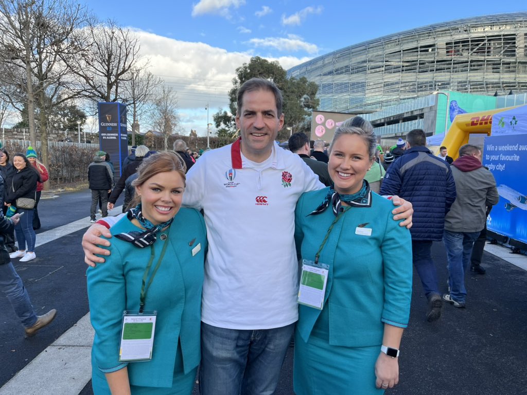 Look up it’s Aer Lingus!