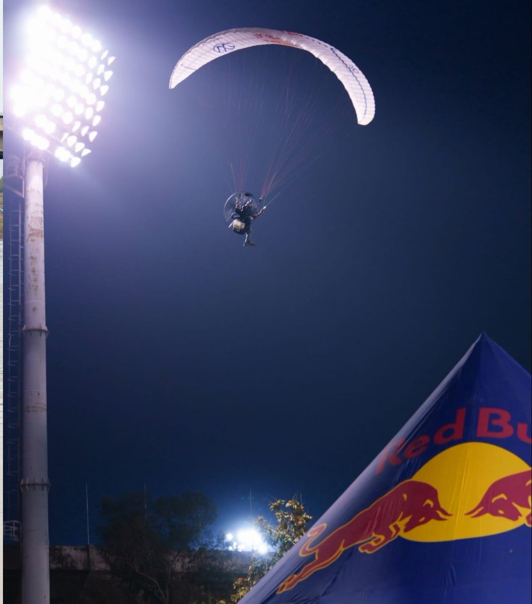 GuessWhoseThiss's tweet photo. PSL 8 Closing Ceremony ends with a bang, and a high-flying surprise from Red Bull Pakistan.
@redbull #redbullpakistan #redbullpk #psl8 #redbullparamotorstunt #givesyouwings https://t.co/3k4p2qk1wF
