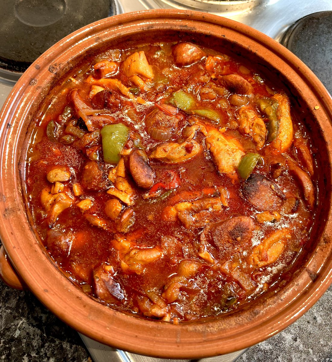 Jayward7's tweet photo. My first go at Spanish 🇪🇸 Chicken and Chorizo. Pimentón makes the dish extra special. The dish also has, sun-dried tomato’s and garlic as just some of the ingredients. Came out wonderful. #spain #Spanishcooking #Espana #cooking #food #delicious https://t.co/IqTNA3Ug7q