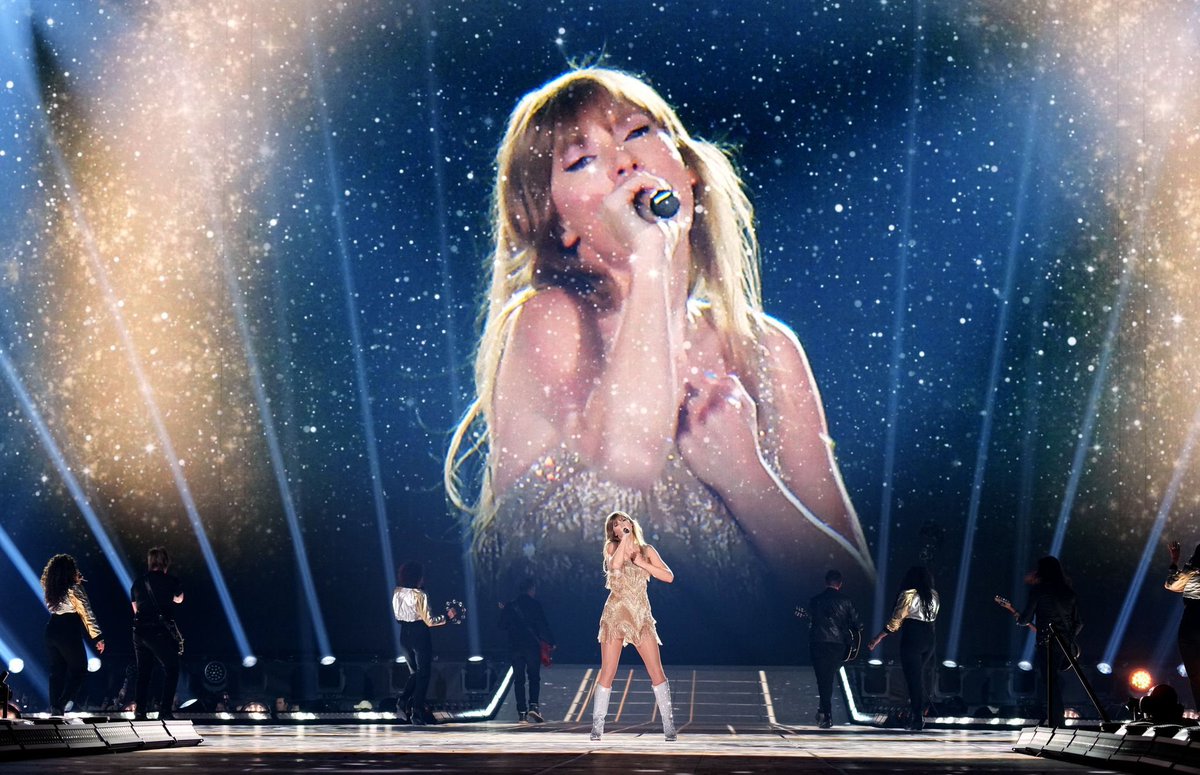 tswifterastour's tweet image. behind every successful woman is herself ✨
