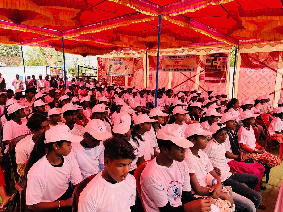 Anilbaghel07's tweet photo. राष्ट्रीय किशोर स्वास्थ्य कार्यक्रम महासम्मेलन "साथिया" में पियर एजुकेटर साथियो को स्वास्थ्य सम्बंधित जानकारी दी गयी |
जिसमे विषय रही
1. मासिकधर्म स्वक्छता प्रबंधन
2. अनीमिया
3. मानसिक स्वास्थ्य
#SBCwork @jobzachariah @abhisheksinghDP @nehas716 @chetnade @AbhishekTrip_hi https://t.co/tQt7lsF4LW