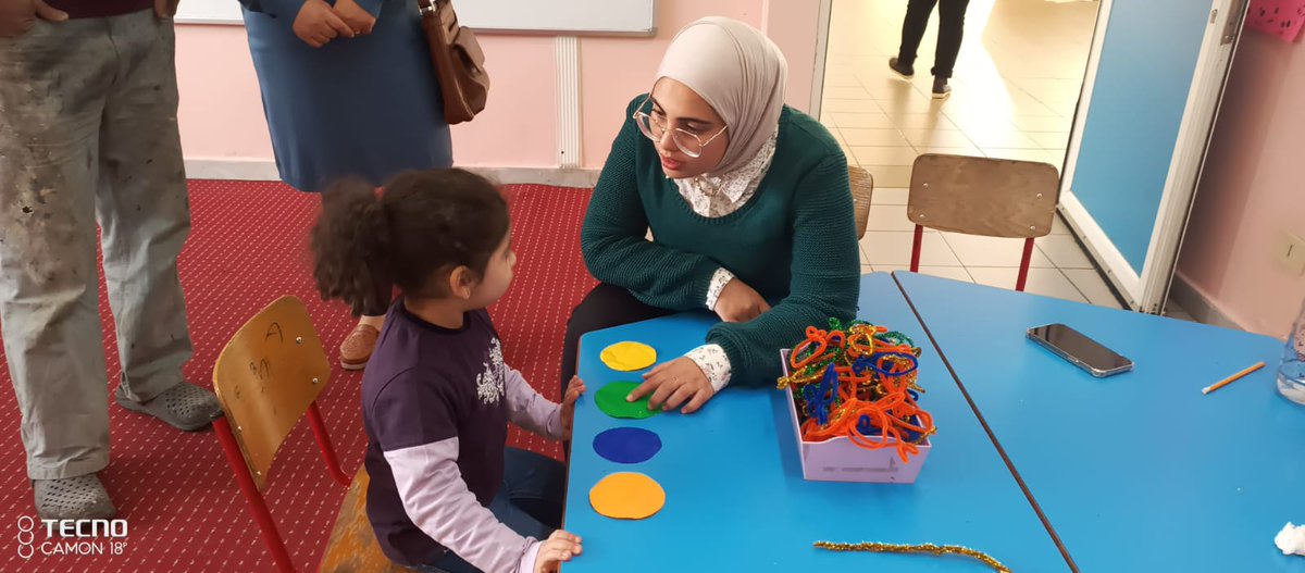 بالرغم من الجو المشحون لا بد من طاقة إيجابية و محطة للفرح لقد زارنا اليوم قادة صغار لإجراء مقابلات و ترك بصمة في قلوبنا في جو مليئ بالسعادة  و اللعب  و الابتسامات البريئة.❤️❤️
<a href="/FThaalby/">Feda Thaalby</a>
<a href="/makdawhaschool/">Makassed Dawha School</a>