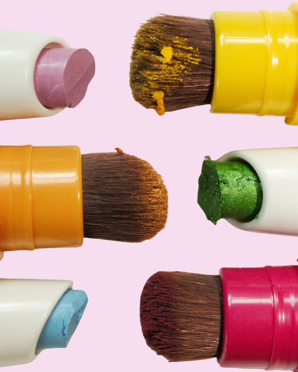 limecrime's tweet photo. Don't miss out! From now through Wednesday, you can get a FREE Electric Slide Eyeshadow & Brush Stick when you spend $45 or more 🌈 🔗Link in bio
#viralmakeup #eyeshadowstick #electricslide #makeuphacks #eyeshadow https://t.co/wEdM5LHTj1