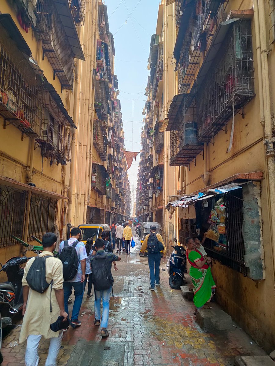 OfficialYUVA's tweet photo. #ComplexCity's curated walks help us centre the voices and stories of the city's young leaders! #Mumbai 

Grateful for the conversations today, and the new friendships at Lallubhai Compound, Mankhurd.

Looking forward to welcoming participants at Ambujwadi, Malad, tomorrow! https://t.co/D3zV7twul6