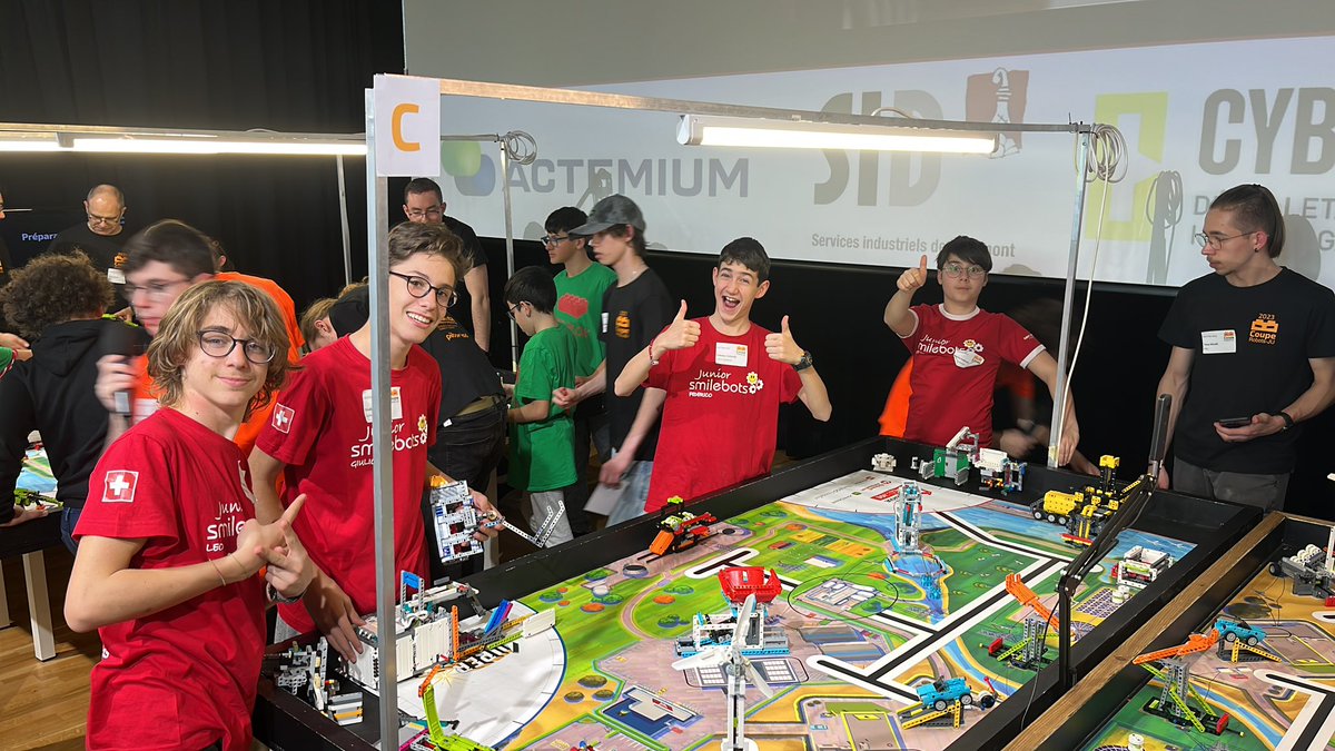 yanke46's tweet photo. I’m so proud of our @ated4kids #SmilebotsJunior team that won the robot game at @RobotsJU today. #mentorLife https://t.co/sE0fh489DP