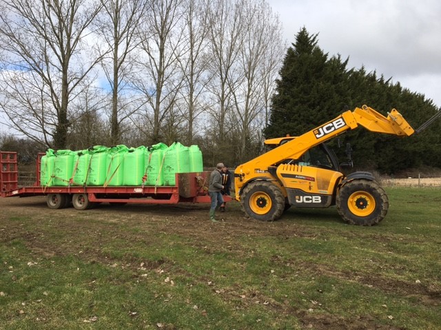 OliverLandpower's tweet photo. Putting the new @JCBagriculture AGRI PRO towing to the test, with 174hp, the Loadall did not disappoint going up a local hill. Try it for yourself; contact Oliver Landpower for more information. #olivers #oliverlandpower #jcb #agripro #loadall #towingcapacity https://t.co/SM3gDsQigx