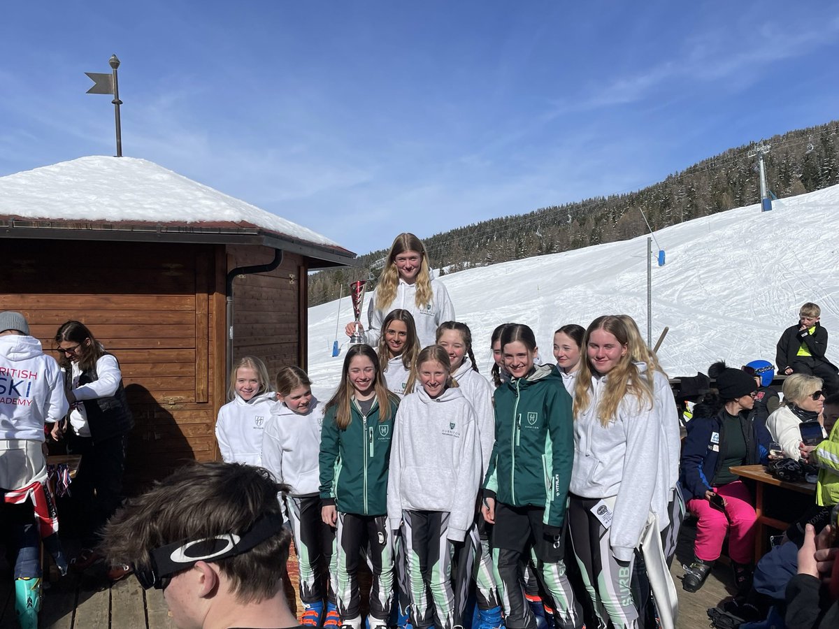 Excellent week out in Pila for the Interschools Challenge Cup. Great success for the whole squad, picking up numerous age group medals and <a href="/SurbitonHigh/">Surbiton High School</a> finished as 3rd overall school. Big thanks to @BSA for organising 👏💚
-
-
#schoolskiing #teamwork