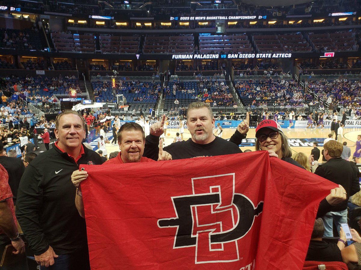 MandaSHall's tweet image. Aztecs keep the pressure on!!! Go Aztecs!!! 🏀 #mmselfie #sdsumbb