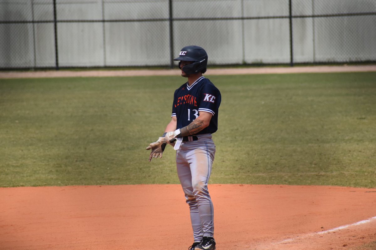 Greg Verano with an RBI single 

KC 1-3 FDU

Bases loaded and FDU has gone to the pen

#RollStone