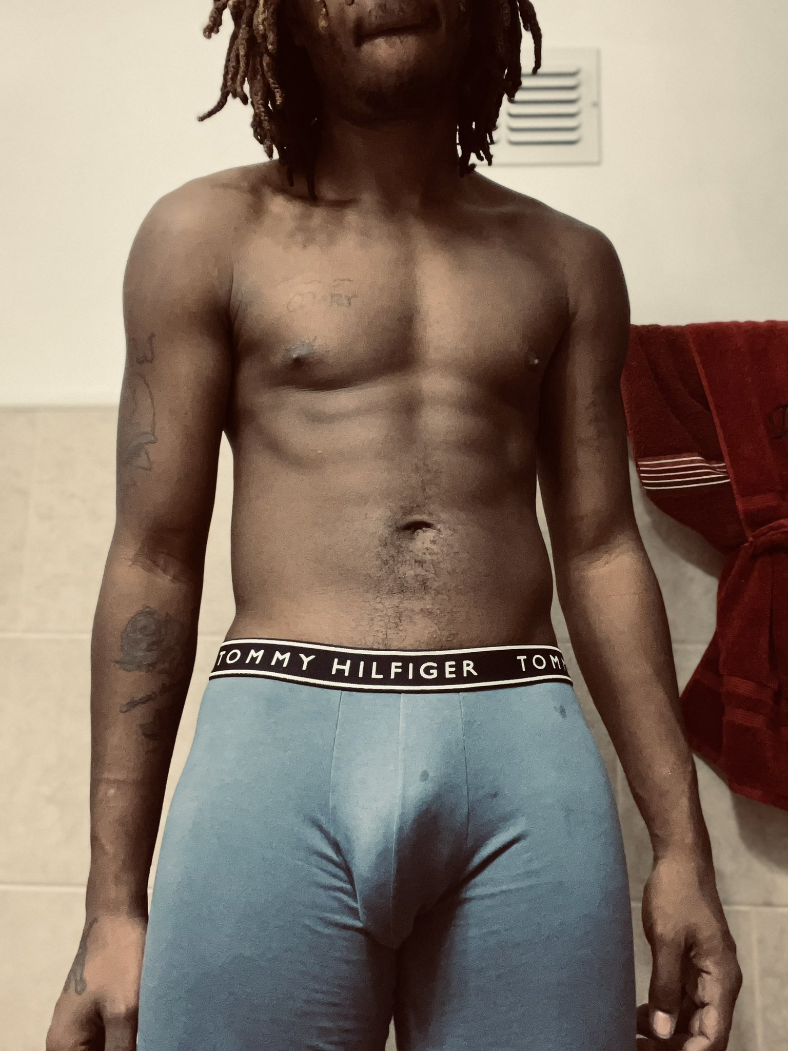 2 pic. Was gone but I’m back now . 😌 Content ideas? https://t.co/q1uGunu7mw