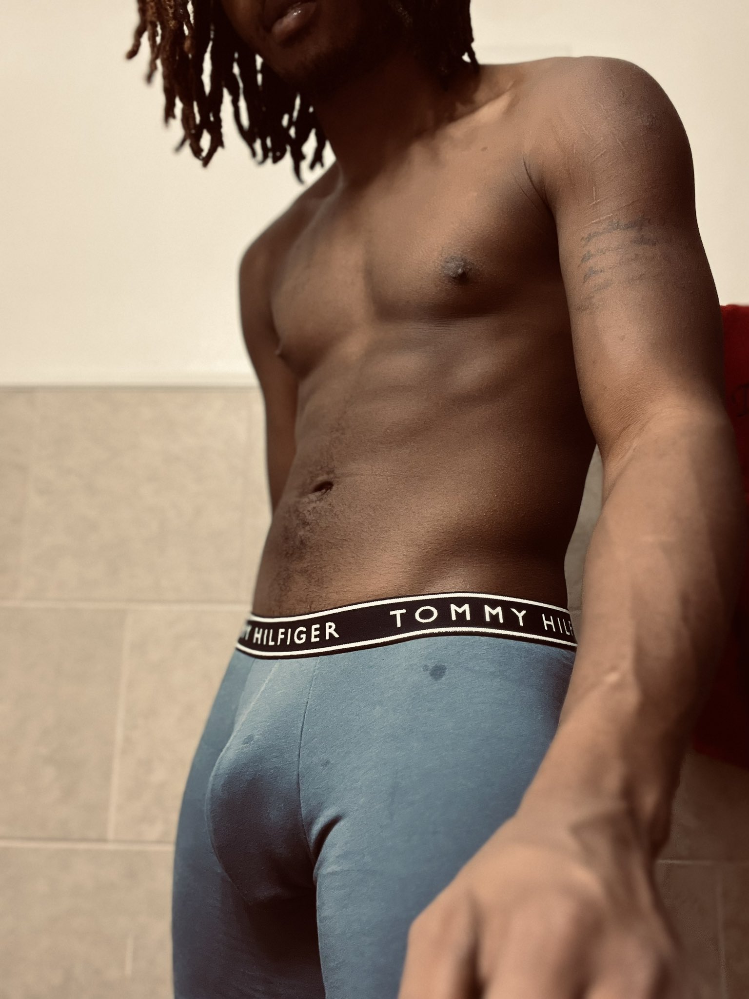 1 pic. Was gone but I’m back now . 😌 Content ideas? https://t.co/q1uGunu7mw