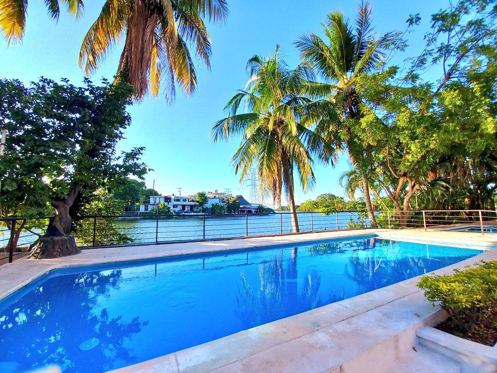 LuviaGraham's tweet photo. No compres cosas banales,regálate experiencias. 
Por eso,date él permiso de sentirte en paz y,calma.
Ven y vive la experiencia,de hospedarte en un #wellnesshotel. 
📍#Villahermosa #Tabasco. 
☎️(993) 312-77-44. https://t.co/EBq5JlUolP