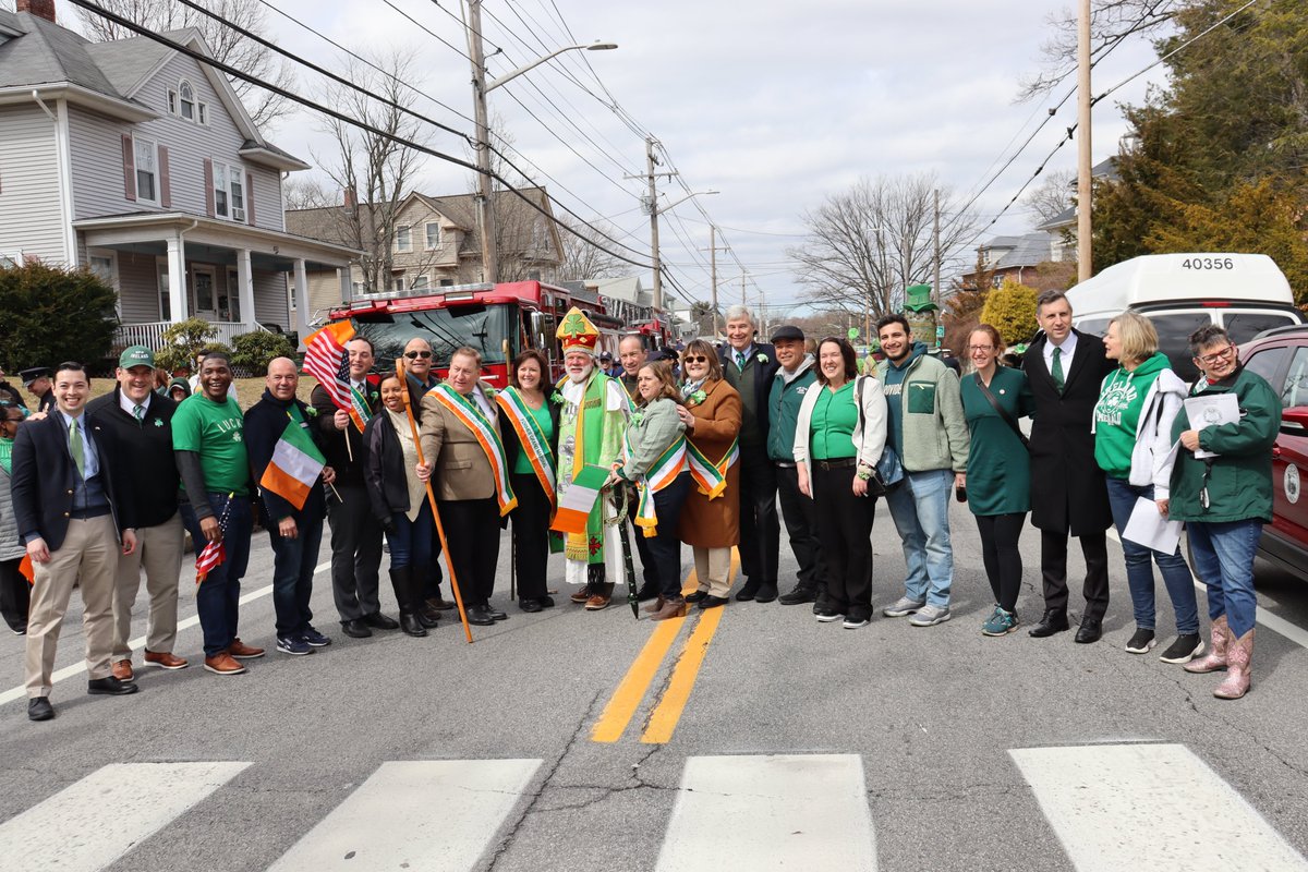 pvdcitycouncil's tweet photo. Happy St. Patrick's Day, Providence! The rain held off for the city's annual parade this afternoon. The Council was honored to take part in this beloved tradition, thanks to all who lined the streets of Smith Hill! https://t.co/AIg0rUtzMJ