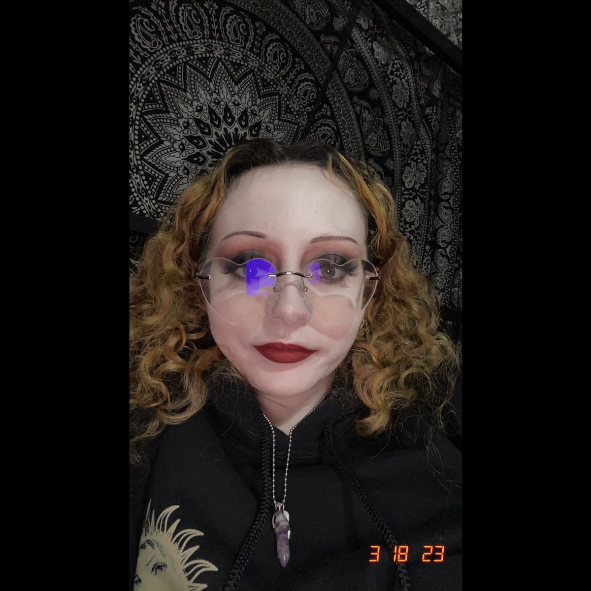 thecrowgoddesss's tweet photo. #finewomenwhowatchwrestling #finewomenthatwatchwrestling #htfandom #hottopic #thesmashingpumpkins #blackmooncosmetics #makeup #glasses #eyebuydirect #heartglasses #colourpop #bisexual #profusion #witch #solarflare https://t.co/RewgxqxmD9