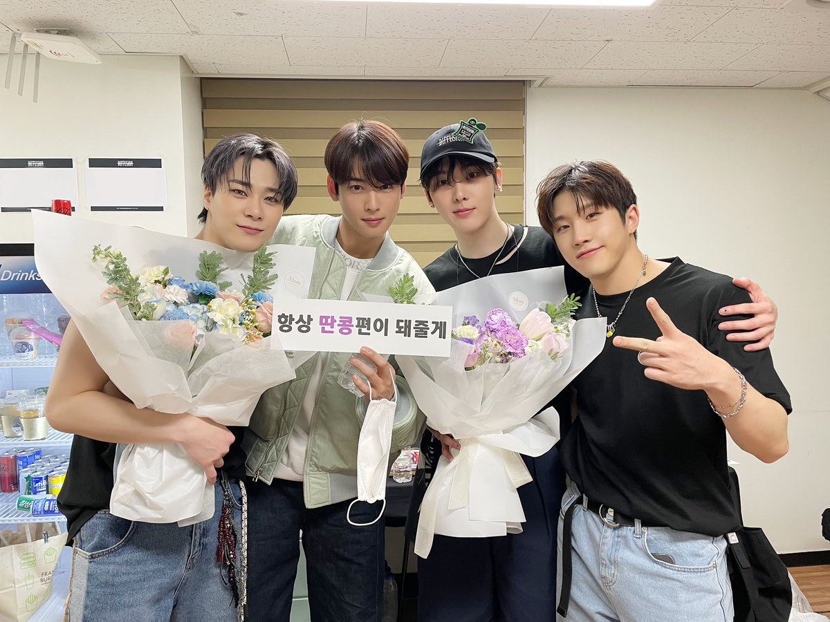 eunwoooverdose's tweet photo. With Moonbin, Sanha and Jinwoo https://t.co/pZgiHyiYIb