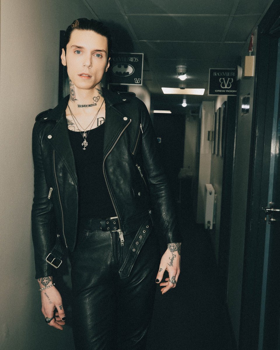 Andy Biersack on Twitter "For OTHER UK http//bitly.ws/BMeC"