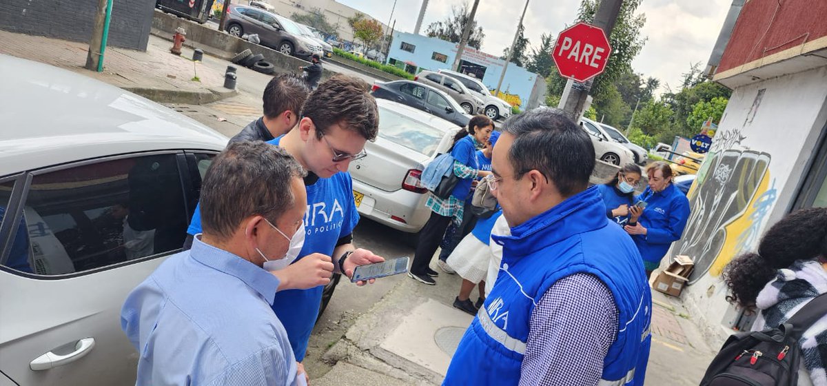 JonatanRincon_'s tweet photo. #MiSaludEs prioridad para que niños, jóvenes, adultos y adultos mayores cuenten con atención de calidad, y que cubra todas sus necesidades.

Desde las calles de Bogotá encuestando usuarios, profesionales y administradores del sector salud.
Gracias al @PartidoMIRA por escucharnos. https://t.co/v8NNCytUwN
