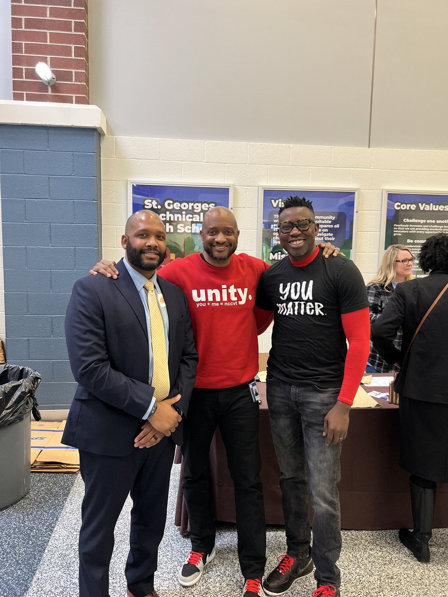 shanta_reynolds's tweet photo. Thank you #DRJC and @UnitedWayDE for providing this space for our students and educators to share, learn, and grow! Representation Matters/We Matter! Also, thank you @St_GeorgesTHS for hosting this terrific event. #BlackStudentSummit  @NCCVoTech #NCCVTWORKS @Supt_Jones https://t.co/RrQ3QwZ7hh