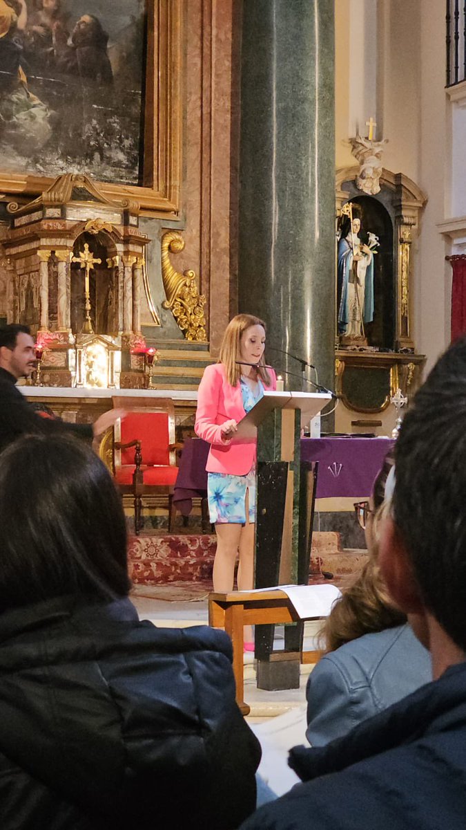 javierpariente's tweet photo. Gran fiesta del 50 aniversario del @CCsanpascual Impresiona la unión de profesores, familias, alumnos y exalumnos y el orgullo que manifiestan por pertenecer al pasado y presente de este colegio. La visita al centro y la recreación de aulas antiguas muestran el ❤️ de este Colegio https://t.co/SnATw3Ra2H