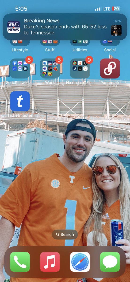 SamDoestheNews's tweet photo. I think the app alert over this background is a beautiful, beautiful thing. #GoVols #DukeWho https://t.co/WukPXP5gAJ