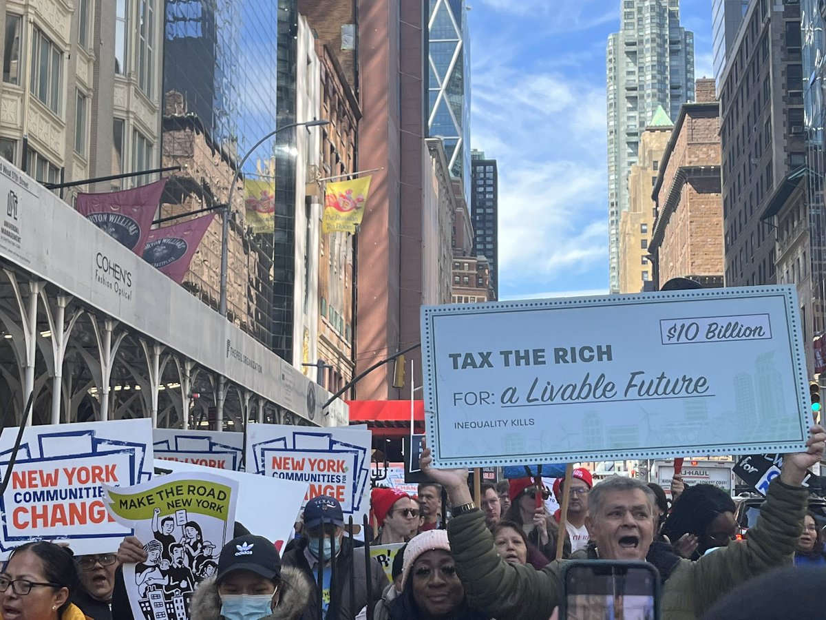 bkswjennie's tweet photo. Taking the streets to say we reject @GovKathyHochul budget that benefits the wealthy over every day New Yorkers. We demand that our leaders in NYS #TaxtheRich to #InvestInOurNY - #GoodCause #FixMTA #FundEducation #NewDealCUNY #BuildPublicRenewables #UnemploymentBridge https://t.co/5ygObjxu7S