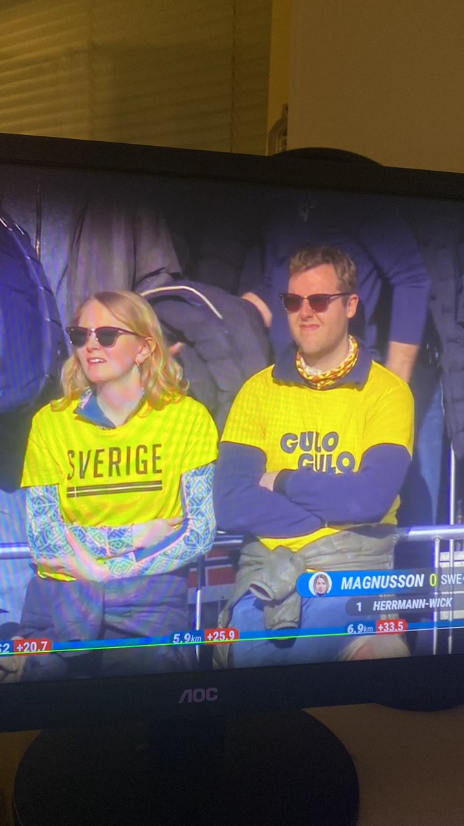 Shnokk_'s tweet image. Kollar skidskytte och hittar denna mäktiga tröjan! @TuttoBalutto #GuloGulo