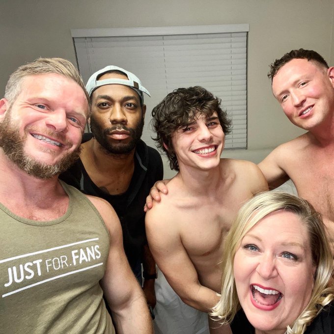 3 pic. Ok that was hot…and fun!!! Best combo for a porn shoot ???? @PierceParisXXX @BrianBondsXXX @xxxAsherDay