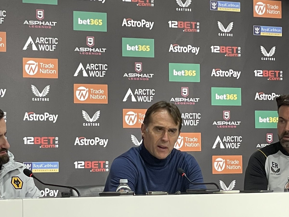 NathanJudah's tweet photo. Lopetegui: Very clear penalty again but the referee and VAR have not given it 

I don’t understand this anymore

#wwfc https://t.co/fS9S4TgZ0p