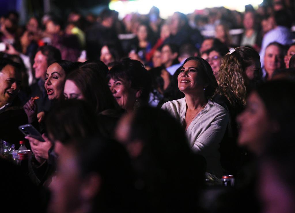 🎡¡Comenzó nuestra #FeriaDeLasFresas2023, en grande! Al ritmo del soldado del amor, @MijaresOficial, inauguramos esta fiesta que es de #Irapuato para todos los guanajuatenses. ¡Ven con tu familia!