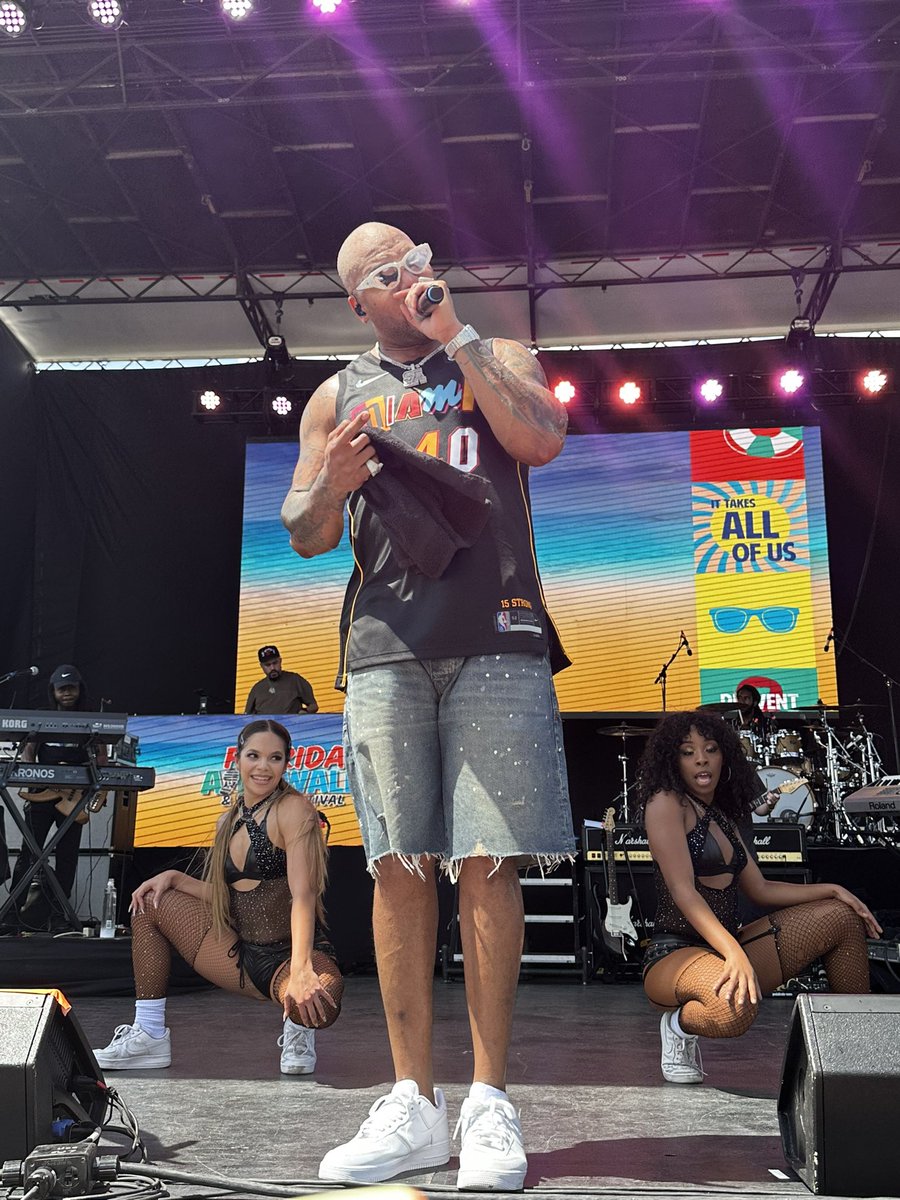 Shoutout to <a href="/official_flo/">FLO RIDA</a> for coming out to our festival. We had an amazing show! #faw23 #floridaaidswalk