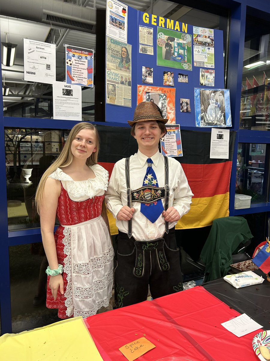 n_nyaconis's tweet photo. Proud of all the kids at HSE’s International Night. Shout out to Japanese club for singing Hanawasaku: a tribute to Earthquake Victims. Club raised about 100 for Earthquake relief.  @HSESchools @HSEPrincipal https://t.co/NLkiPG5ooP
