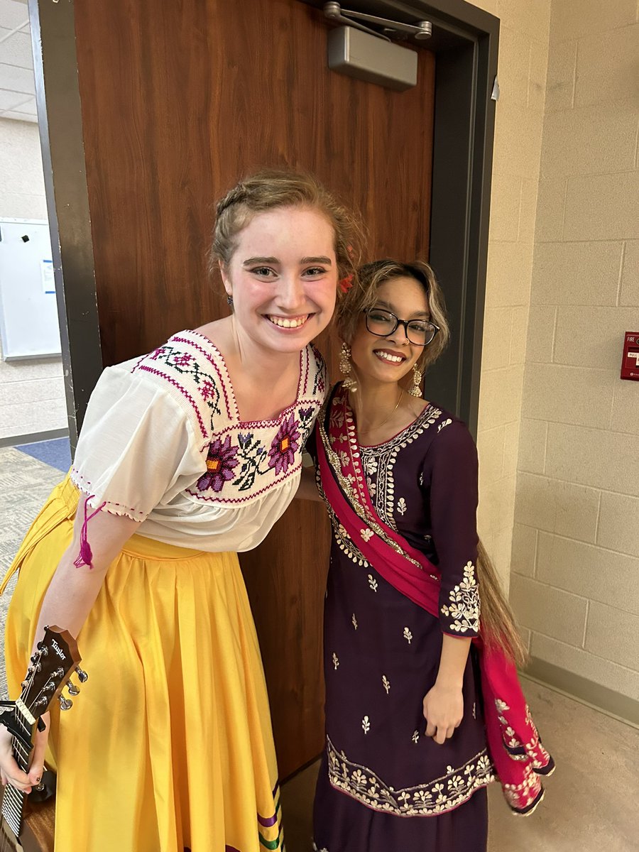 n_nyaconis's tweet photo. Proud of all the kids at HSE’s International Night. Shout out to Japanese club for singing Hanawasaku: a tribute to Earthquake Victims. Club raised about 100 for Earthquake relief.  @HSESchools @HSEPrincipal https://t.co/NLkiPG5ooP