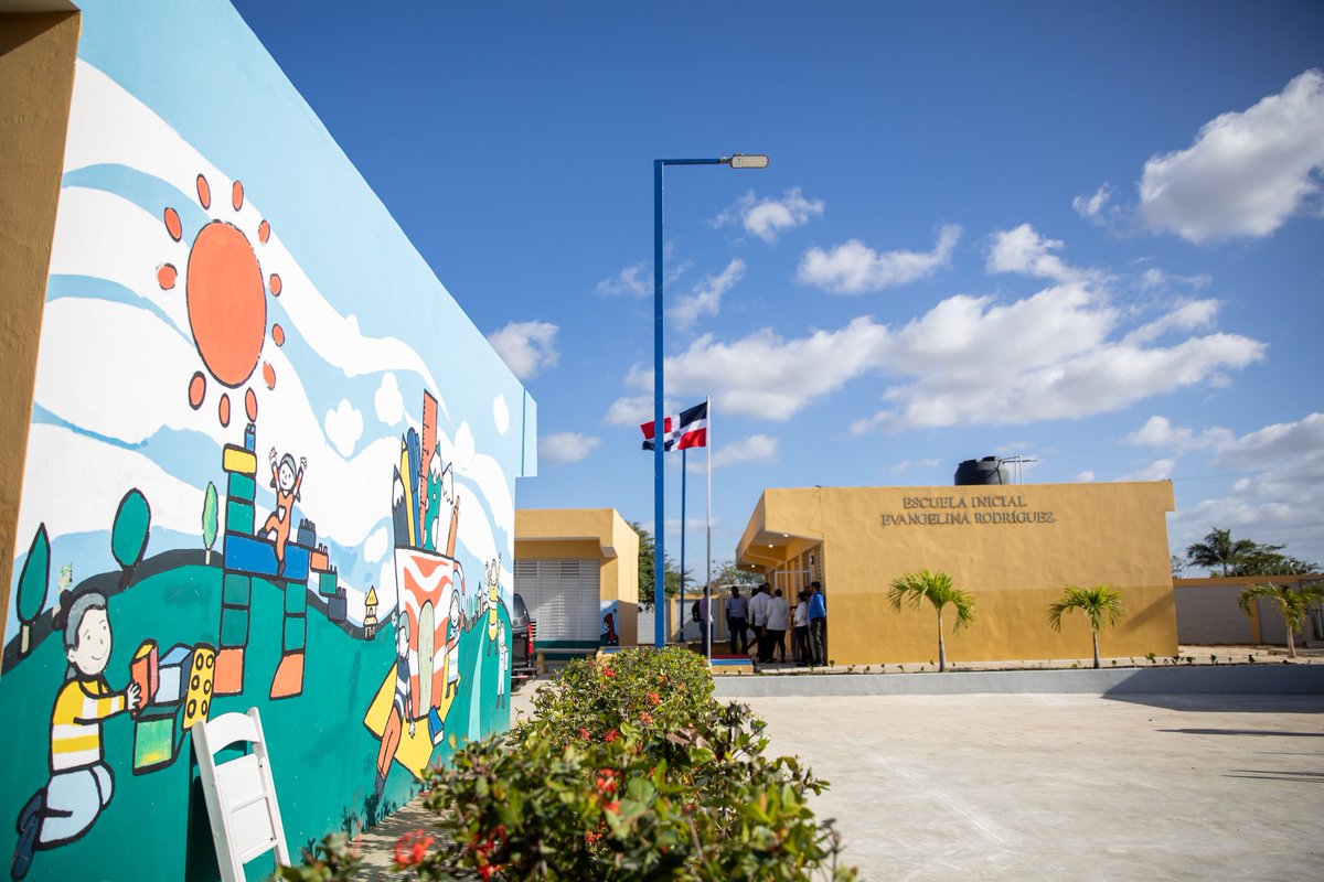 ViceRDo's tweet photo. Hoy, en el municipio San Rafael del Yuma, la Vpdta. @RaquelPenaVice inauguró el centro educativo inicial Evangelina Rodríguez 📚, un campo de béisbol ⚾ y el cementerio municipal, obras que seguirán aportando al desarrollo de esta comunidad y su gente. https://t.co/uzcIaS6UoZ
