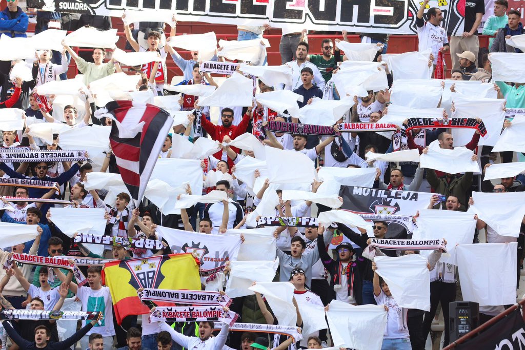 Es difícil que una derrota te haga creer aún más en un equipo, pero así lo siento.

Estoy triste y dolido por el resultado, pero a su vez feliz por el ambiente vivido en el Belmonte y por cómo se ha entregado la afición. 

Es muy bonito lo que estamos viviendo. Sigamos creyendo