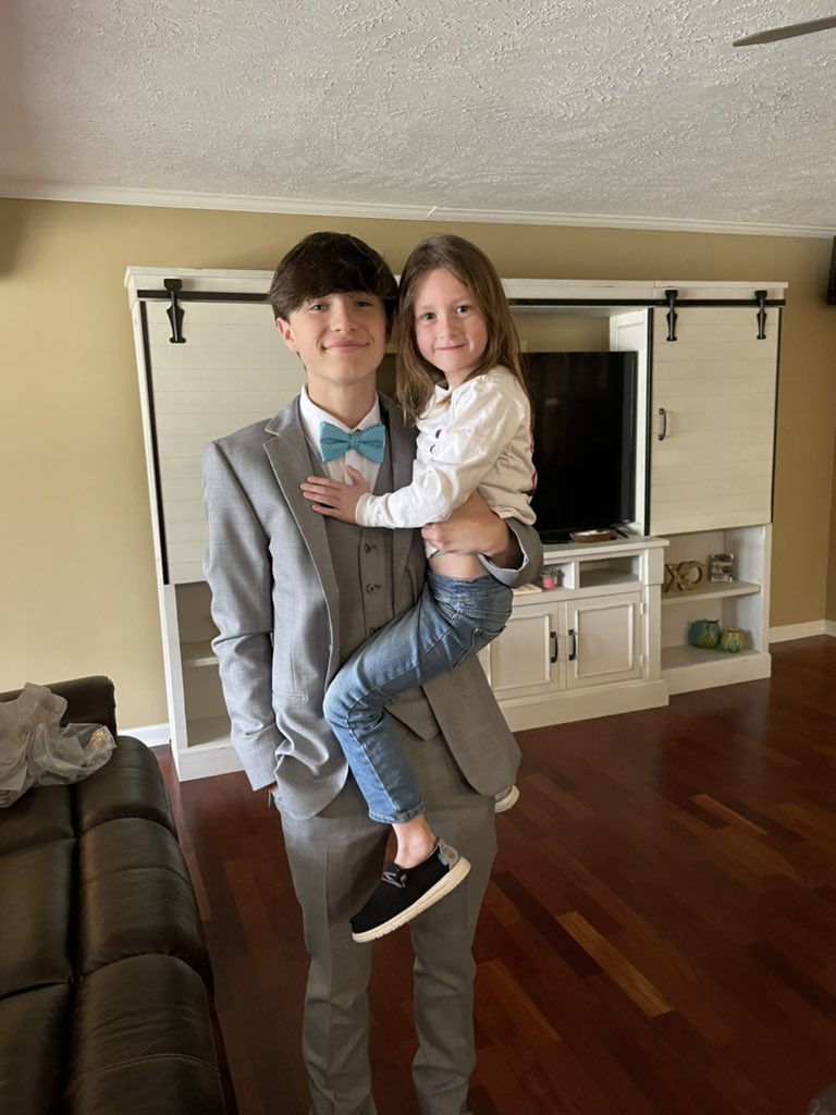 slc3407's tweet image. My nephew is off to his first prom. #imunwell #toogrown #DahsBoy