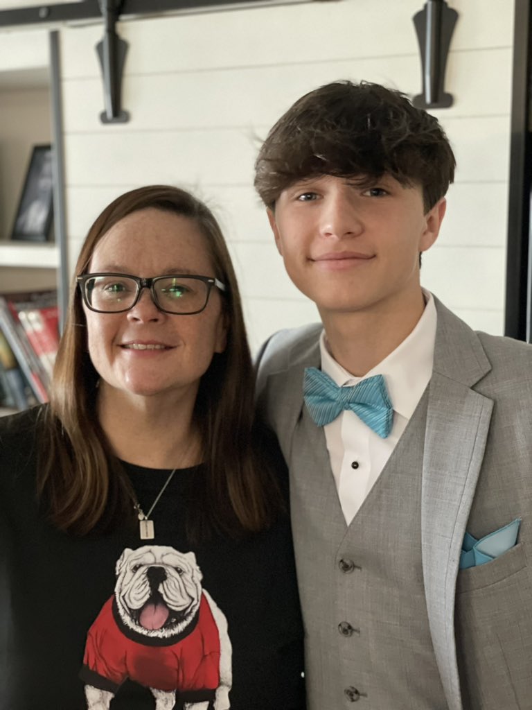 slc3407's tweet image. My nephew is off to his first prom. #imunwell #toogrown #DahsBoy