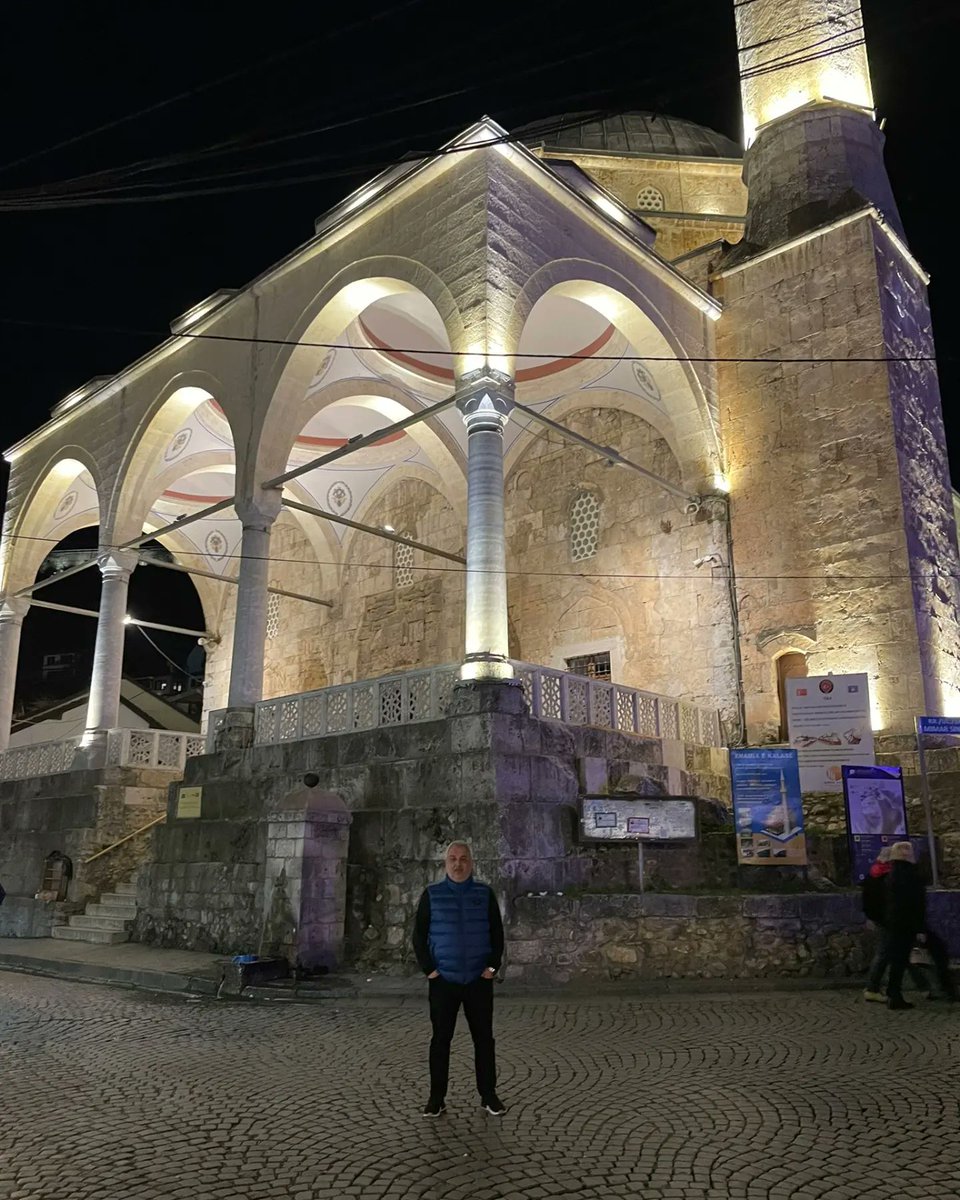 yunuscaliskan34's tweet photo. Balkanlarda ezanı şerifi duymamıza sebep olan şanlı ecdadıma ve bu İnanca, emanetlere sahip çıkan Balkanlardaki soydaşlarımızdan Allah razı olsun.
Ezan dinmez, Bayrak inmez 🇹🇷
#sinanpasacamii
#prizen https://t.co/OCkHRz8gRg