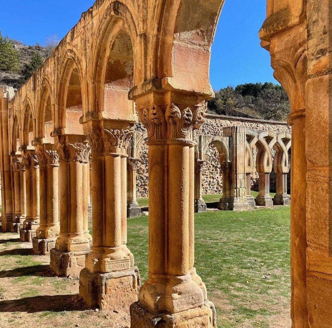 ¡Una de las 7 maravillas del románico soriano!
Por su originalidad y su mezcla de estilos San Juan de Duero deslumbra.
📸 <a href="/DanielGonzaloDG/">Daniel Gonzalo 🇪🇺</a>

#SanJuanDeDuero #Romanico #SoriaNiTeLaImaginas #Soria #NiTeLaImaginas #CastillaYLeon #Turismo #Patrimomio @CyLesVida <a href="/patrimoniojcyl/">Patrimonio Castilla y León</a>