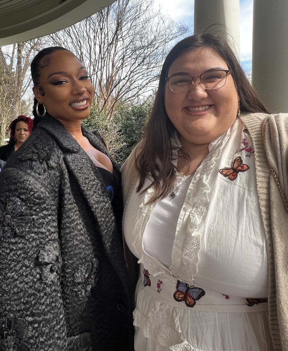 queen_stallion1's tweet photo. Megan Thee Stallion is Outside Hotties😮‍💨 https://t.co/JG8mvISwXM