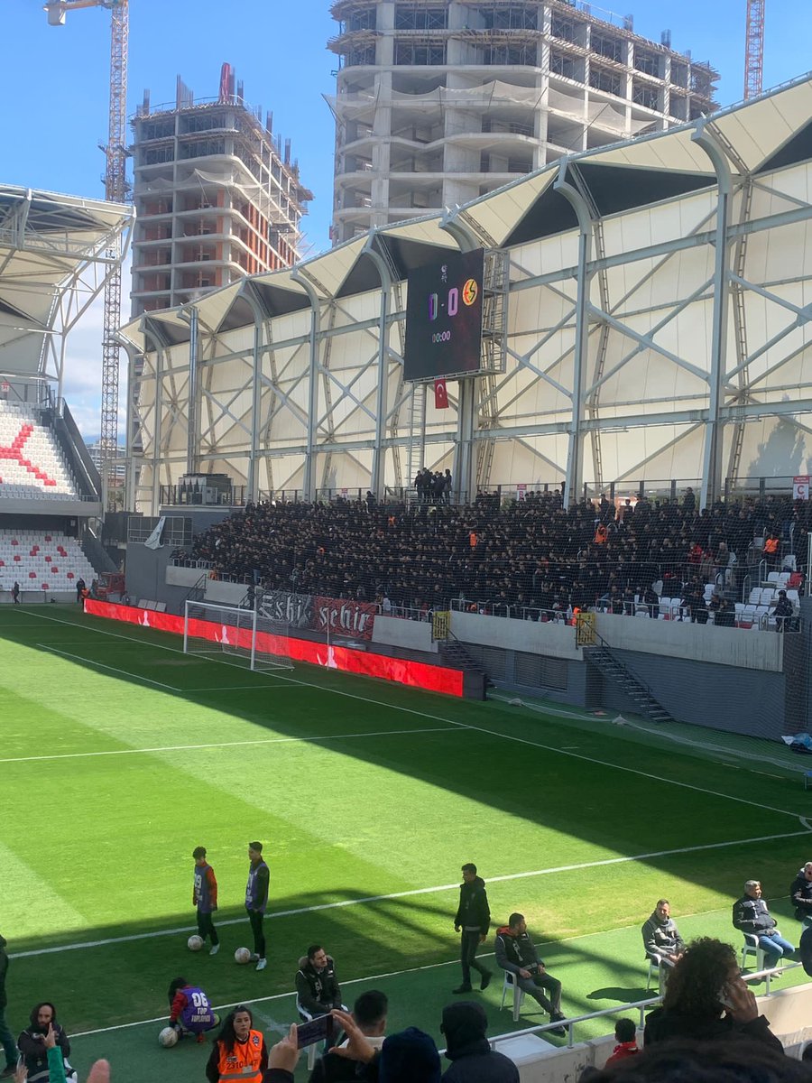 Burdasın ama dokunamıyorum,
Çok saçma..
<a href="/Eskisehirspor/">Eskişehirspor</a> 
@Mdirii