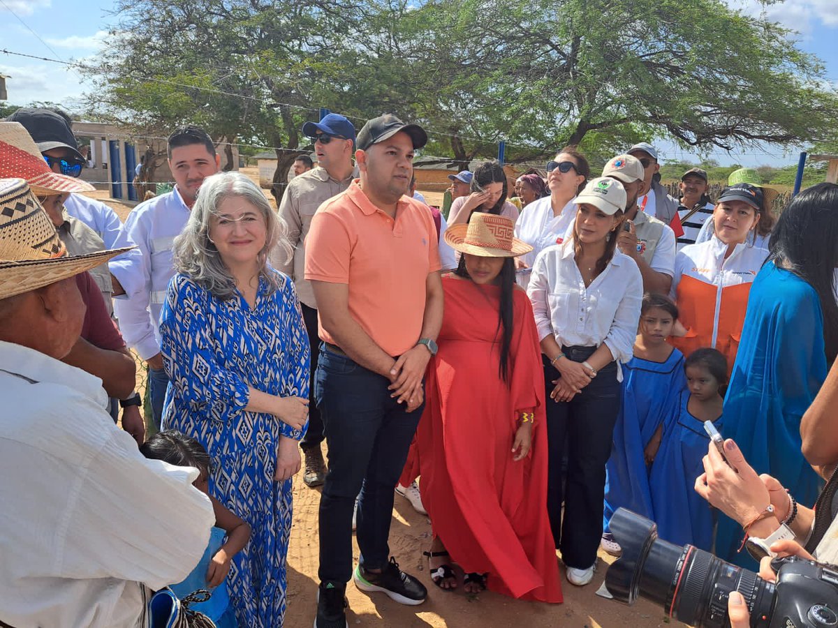 yaneriscc's tweet photo. “El agua nos une” mensaje de la Ministra Catalina Velasco @Minvivienda en #LaGuajira en comunidad Mapashirra corregimiento de #Mayapo Manaure, donde la disponibilidad de agua potable potencia derechos y mejor nutrición para los niños y niñas que atiende @ICBFColombia https://t.co/Q9xiFf84pj