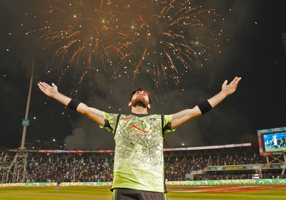 ChangeofPace414's tweet photo. The lights shine for you, Shaheen Shah Afridi.
A Qalandar Supreme.
#PLS8 https://t.co/oA14Em5LJr