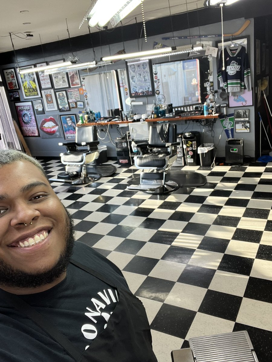 Yo! I’m a barber here in Tacoma, Washington and I want to make you look and feel good!

You can book with me at Supernovabarbershop.com

Come get your haircut with me ✊🏾

#tacomabarber #tacomahaircuts #supernovabarbershop #lilclippy #barbershop