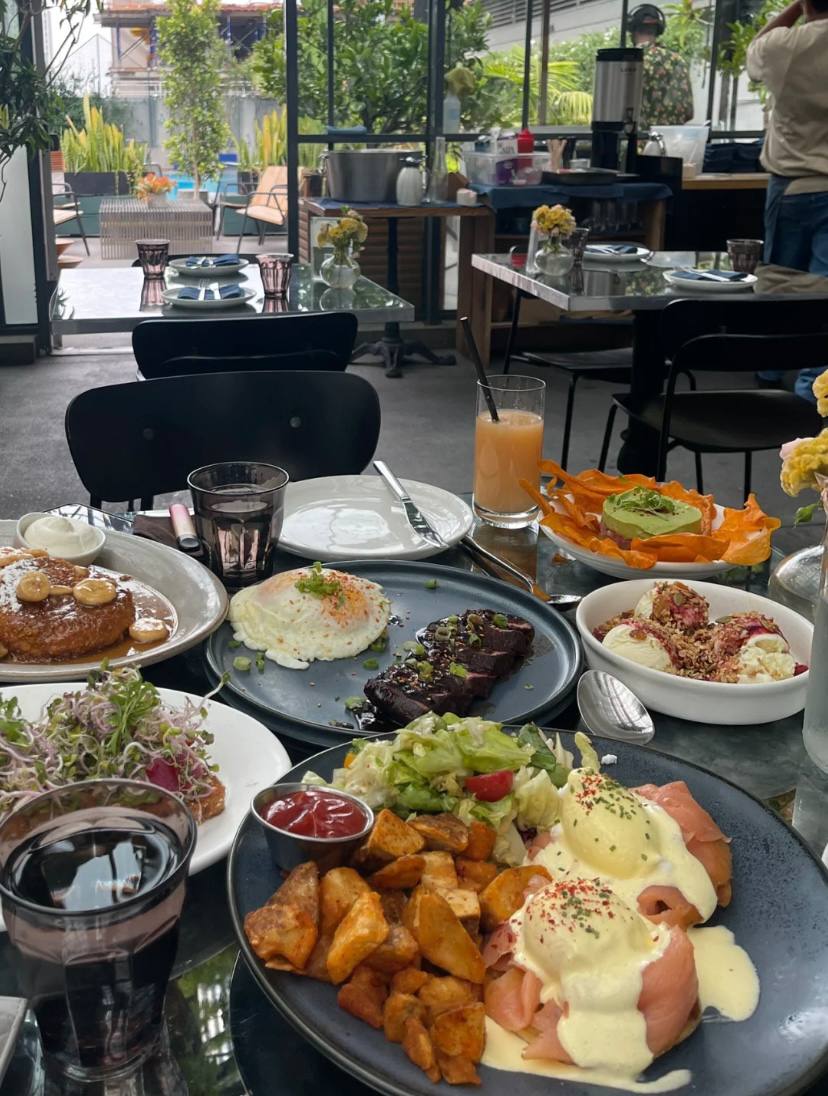 Enjoy lunch with friends on the weekend