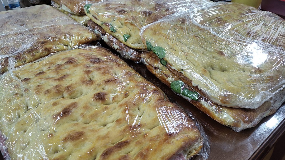 rosaescayola's tweet photo. ¡Dan ganas de "comer" las fotos! #focaccias #OsteriaMobile https://t.co/OrBjrEqZ6D