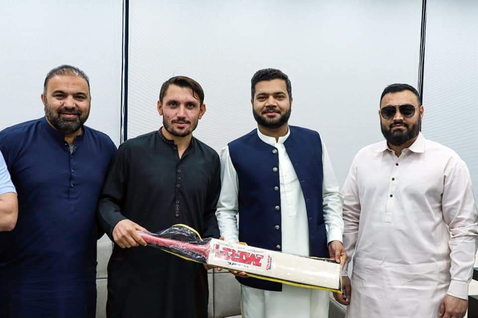 mrehantahir's tweet image. مسلم ہینڈز کیلئے اعزاز - کھیلوں کے فروغ کیلئے ملک گیر سرگرمیوں کی عملی کامیاب تصویر
Zaman Khan ( Our proud talent from Muslim Hands Cricket Academy Mirpur ) is played well in final from Lahore Qalander team in PSL 🏏
#sportsfordevelopment #Zamankhan #LahoreQalandars  #mhpk #PSL…