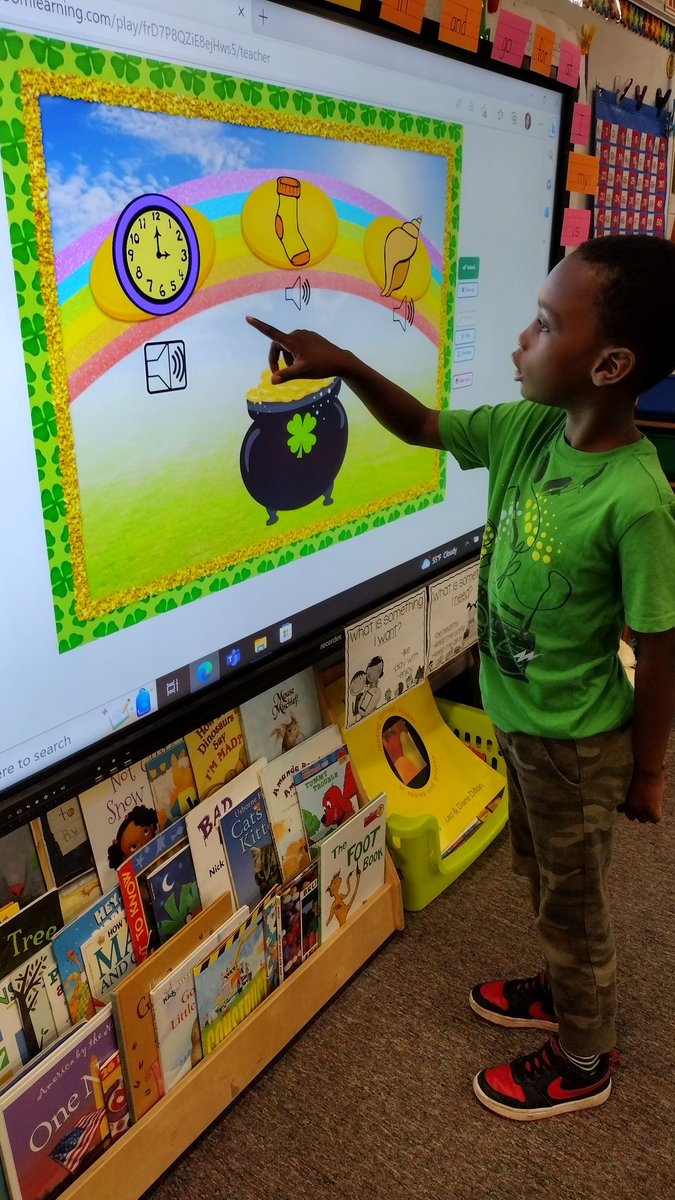 MsBrawnersClass's tweet photo. St. Patrick's Day rhyming fun! The kiddos loved it! 🤗☘️🌈 https://t.co/fbvawRdJlA
