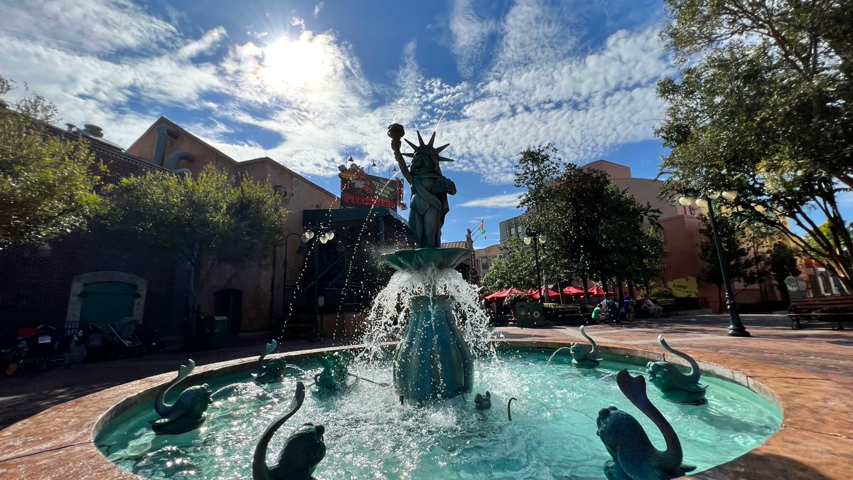 disneypicaday's tweet photo. I really want to be standing right here, right now (no matter when I am reading this...) #MuppetCourtyard #HollywoodStudios https://t.co/7eVgKVDYrm