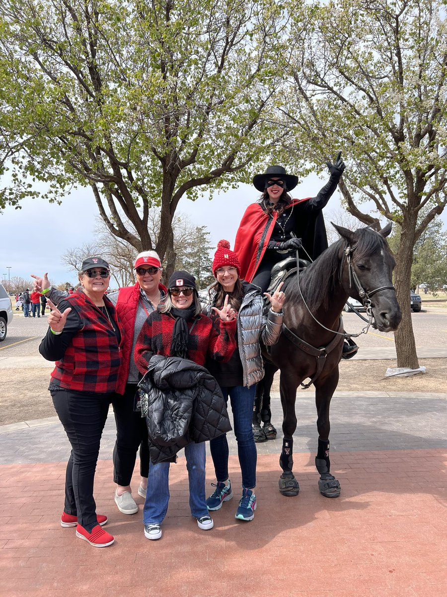 kadeebug5244's tweet photo. Texas Tech Baseball with the OG! #texastechmaskedrider #maskedrider #ttubaseball #texastechuniversity #texastechbaseball https://t.co/thX73s1LFu
